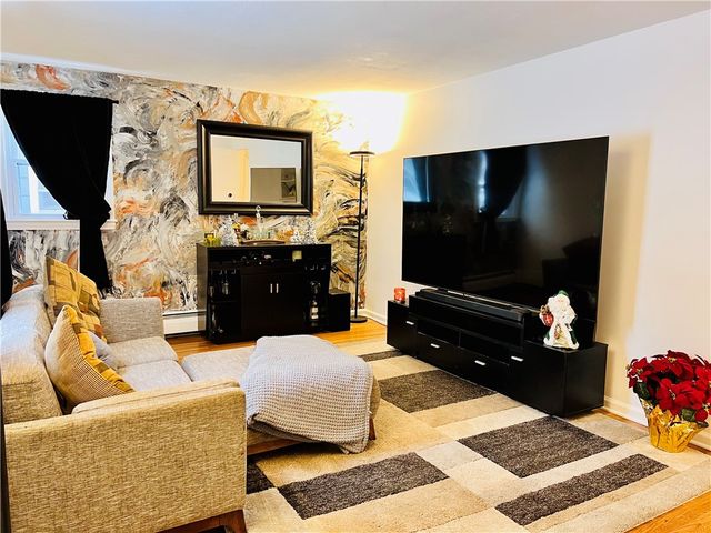 76 Edmonton Road, Rochester, NY 14609