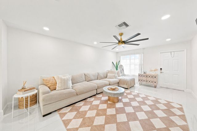 8026 SW 20TH Court, Davie, FL 33324