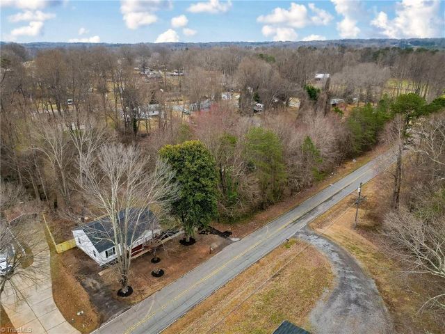 5425 Davis Road, Walkertown, NC 27105