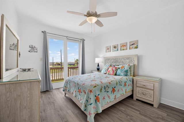 145 Belanger Avenue, Surfside Beach, TX 77541