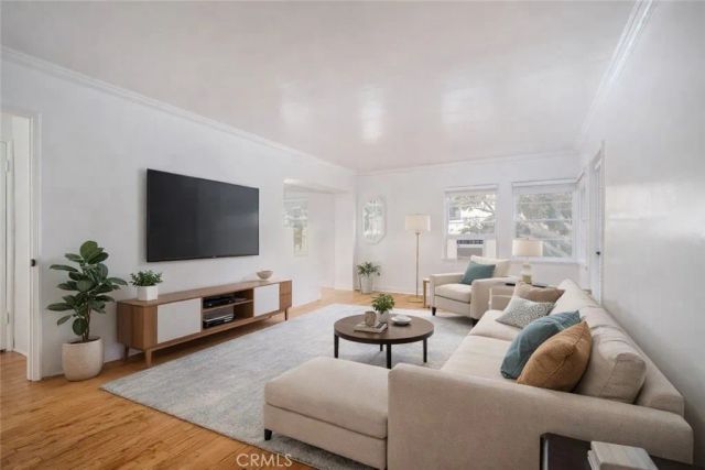 265 N Swall Drive, Beverly Hills, CA 90211