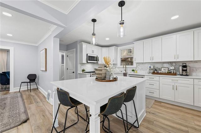 6415 Baltimore Avenue, Kansas City, MO 64113