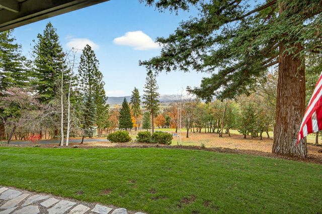 4075 Livingston Road, Central Point, OR 97502