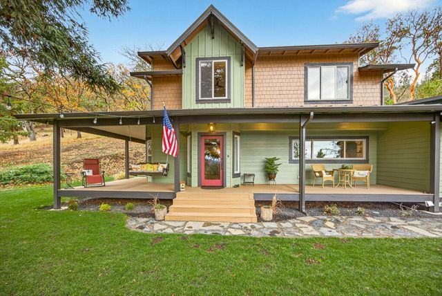 4075 Livingston Road, Central Point, OR 97502