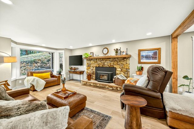 4075 Livingston Road, Central Point, OR 97502