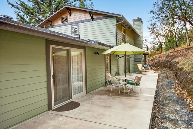 4075 Livingston Road, Central Point, OR 97502