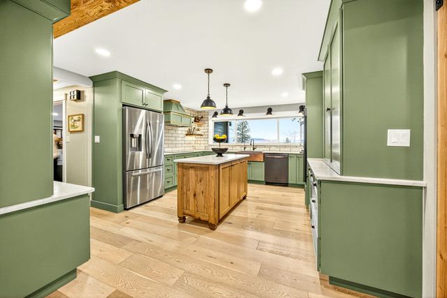 4075 Livingston Road, Central Point, OR 97502