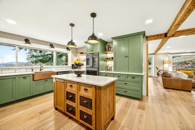 4075 Livingston Road, Central Point, OR 97502