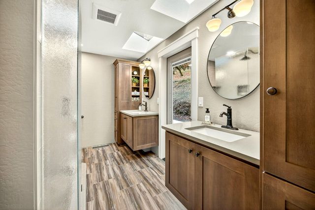 4075 Livingston Road, Central Point, OR 97502