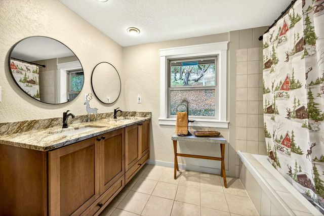 4075 Livingston Road, Central Point, OR 97502