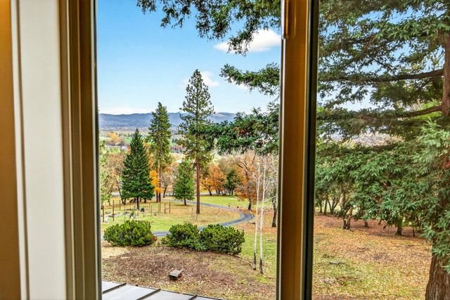 4075 Livingston Road, Central Point, OR 97502