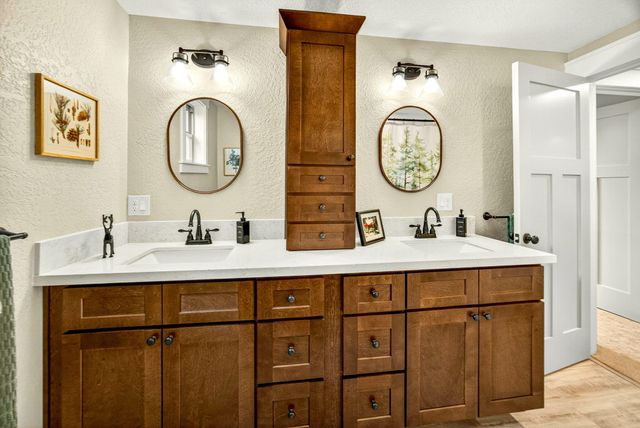 4075 Livingston Road, Central Point, OR 97502