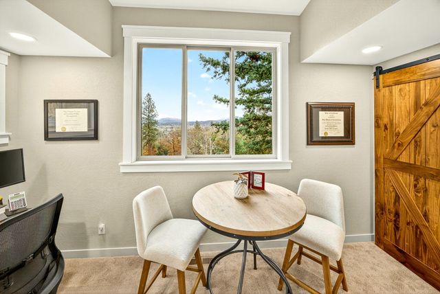 4075 Livingston Road, Central Point, OR 97502