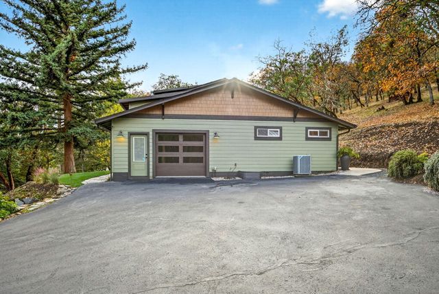 4075 Livingston Road, Central Point, OR 97502