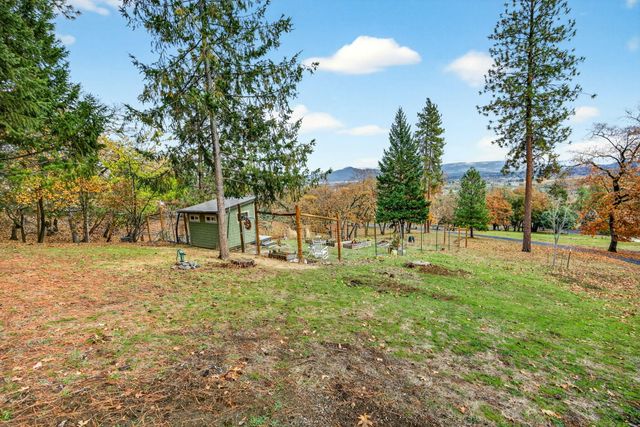 4075 Livingston Road, Central Point, OR 97502