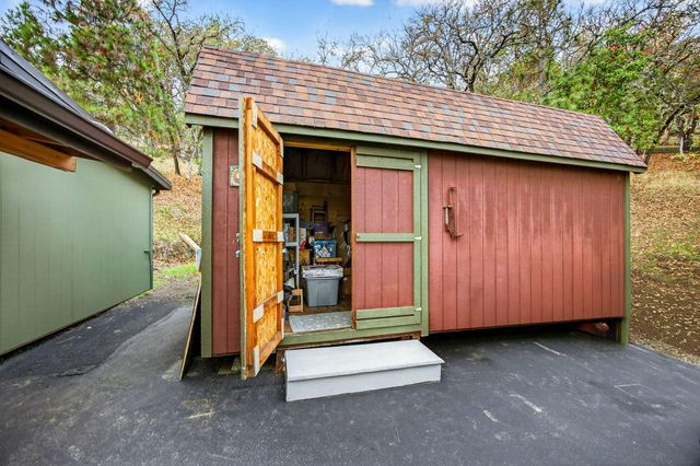 4075 Livingston Road, Central Point, OR 97502