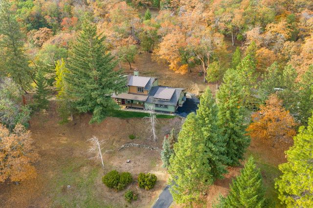 4075 Livingston Road, Central Point, OR 97502