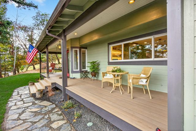 4075 Livingston Road, Central Point, OR 97502