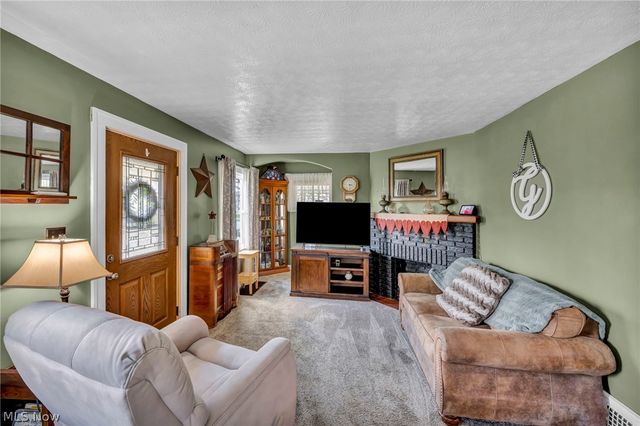2902 Marmore Avenue, Parma, OH 44134