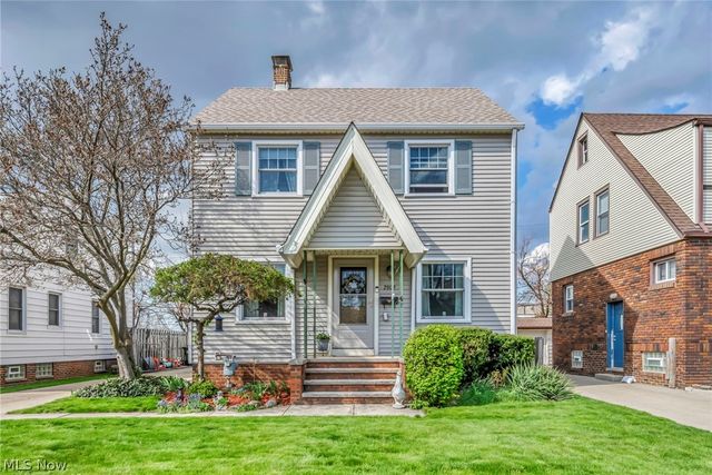 2902 Marmore Avenue, Parma, OH 44134