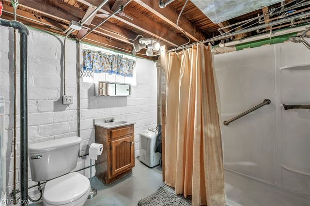 2902 Marmore Avenue, Parma, OH 44134