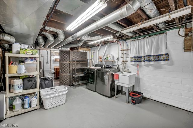2902 Marmore Avenue, Parma, OH 44134