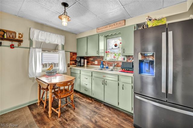 2902 Marmore Avenue, Parma, OH 44134