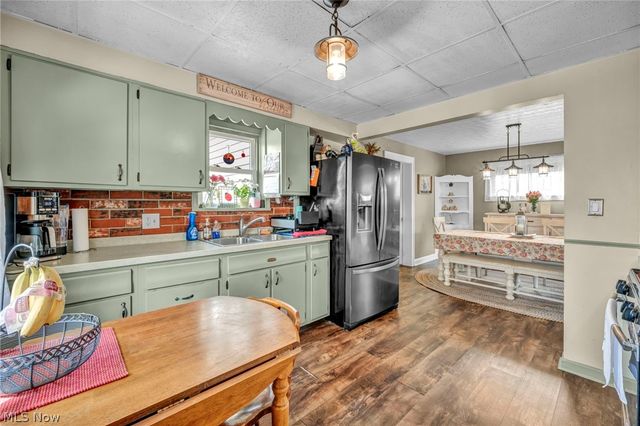 2902 Marmore Avenue, Parma, OH 44134