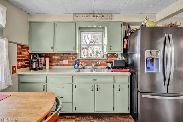 2902 Marmore Avenue, Parma, OH 44134