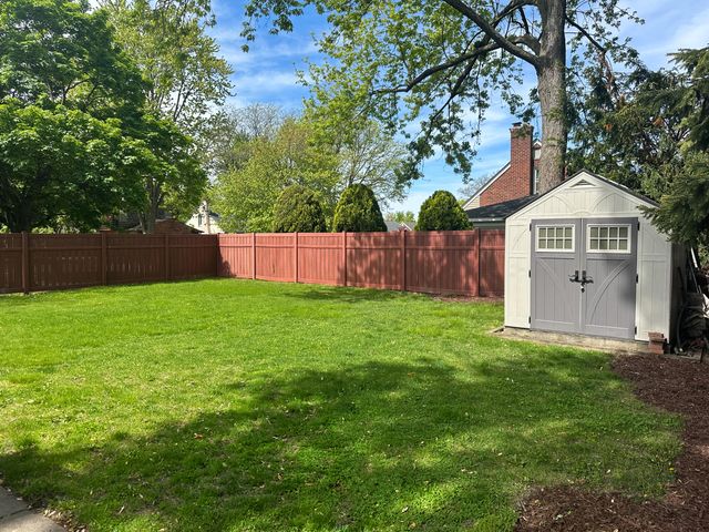 21203 River Road, Grosse Pointe, MI 48236