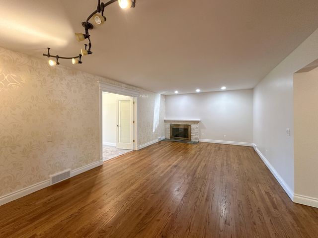 21203 River Road, Grosse Pointe, MI 48236