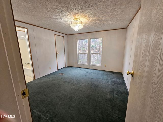 493 Banners Corner Road, Castlewood, VA 24224