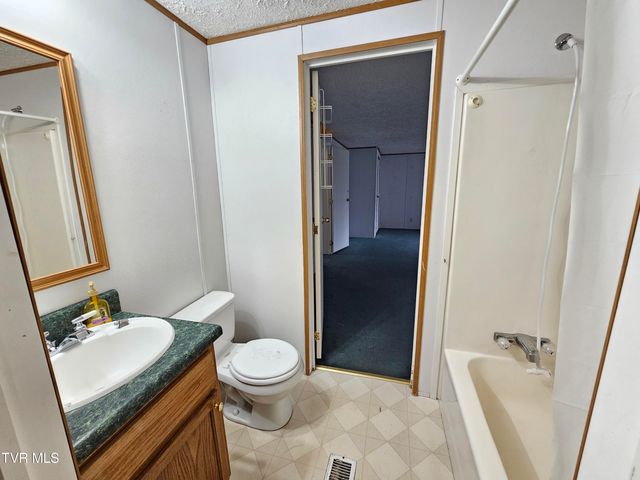 493 Banners Corner Road, Castlewood, VA 24224