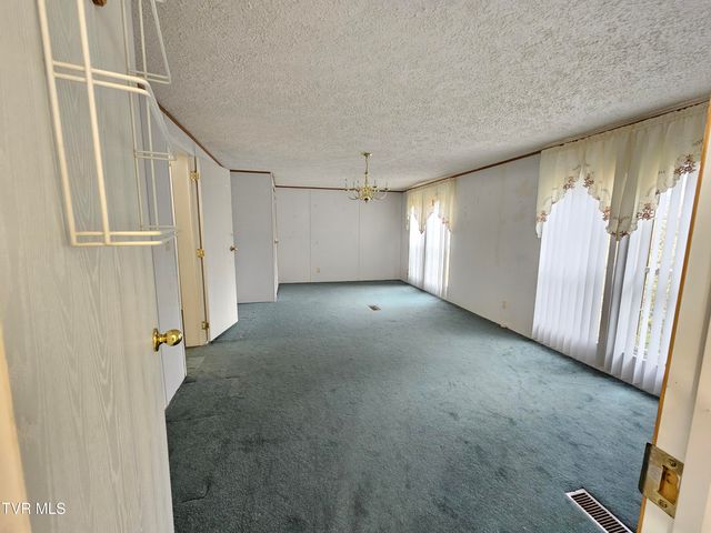 493 Banners Corner Road, Castlewood, VA 24224