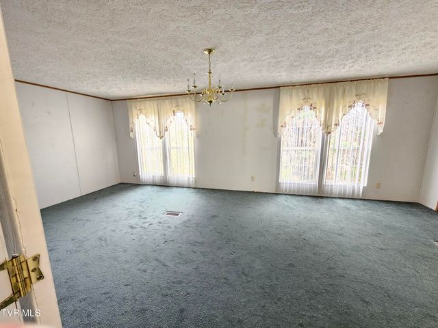 493 Banners Corner Road, Castlewood, VA 24224