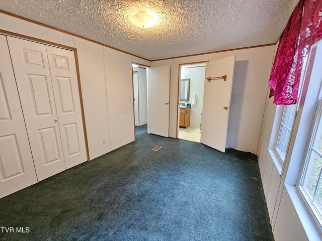 493 Banners Corner Road, Castlewood, VA 24224