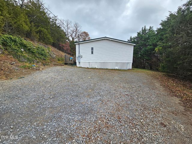 493 Banners Corner Road, Castlewood, VA 24224