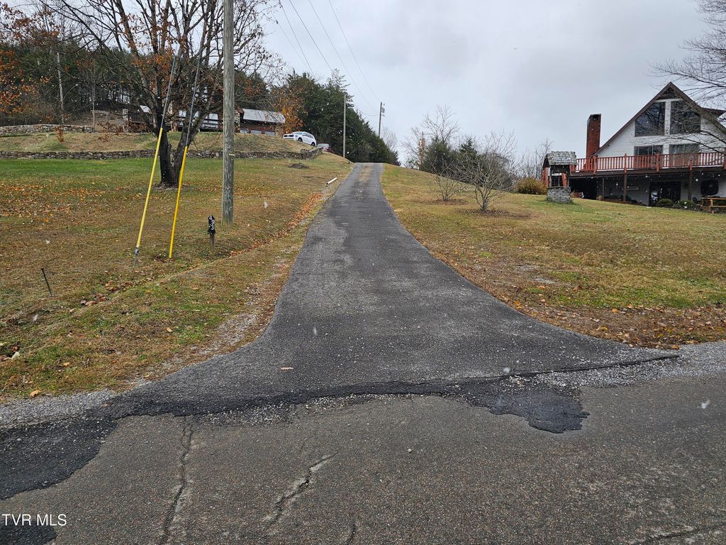 493 Banners Corner Road, Castlewood, VA 24224