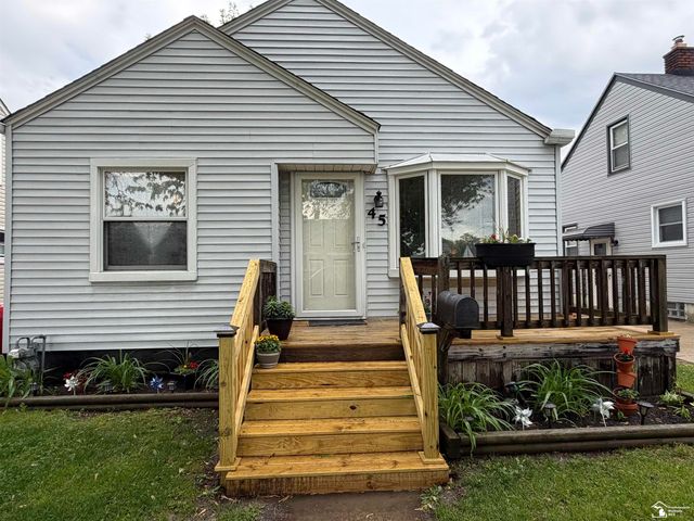 45 Cleveland Street, Trenton, MI 48183