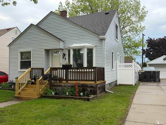 45 Cleveland Street, Trenton, MI 48183