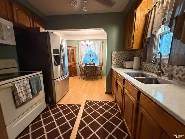 45 Cleveland Street, Trenton, MI 48183