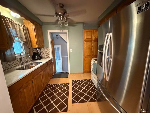 45 Cleveland Street, Trenton, MI 48183