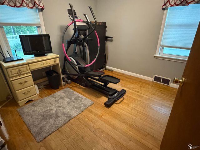 45 Cleveland Street, Trenton, MI 48183