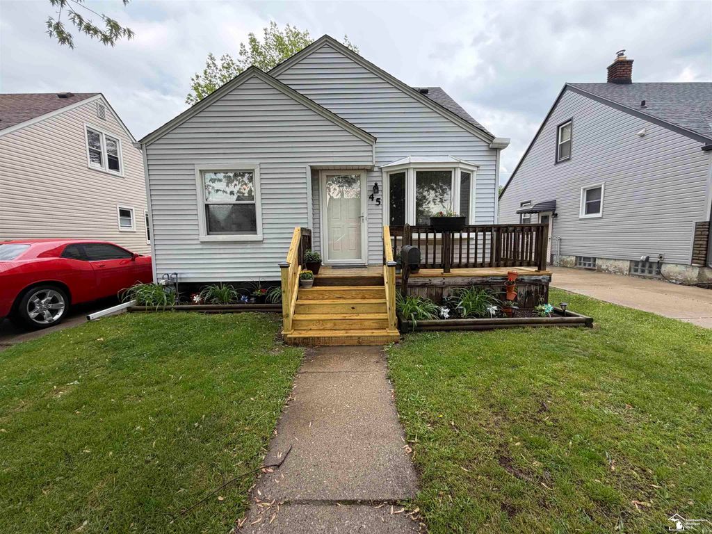 45 Cleveland Street, Trenton, MI 48183