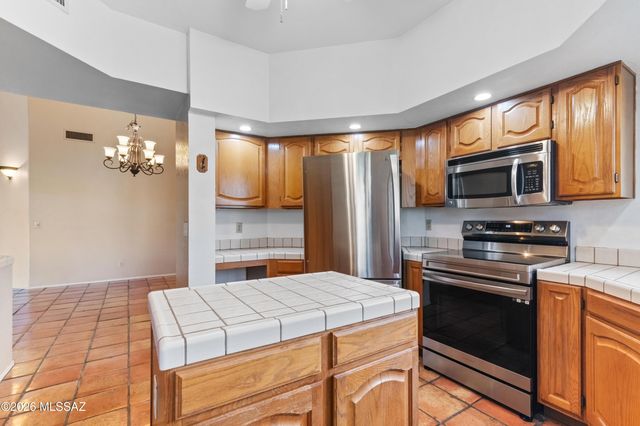 140 N Caviar Place, Tucson, AZ 85745