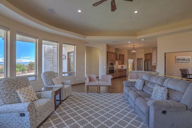 5604 KIMBERLITE Drive NW, Albuquerque, NM 87120
