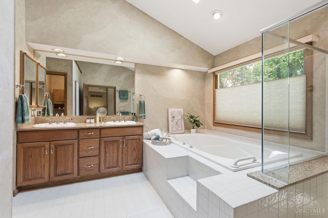 9450 Kemper Grove Lane, Symmes Twp, OH 45140