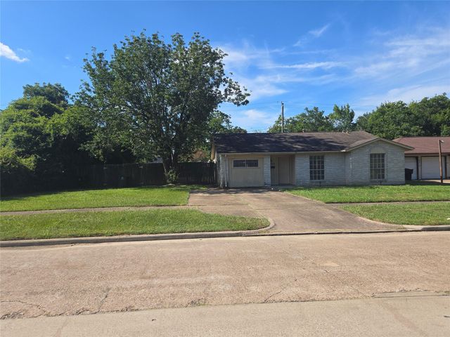 4814 Tidewater Drive, Houston, TX 77045