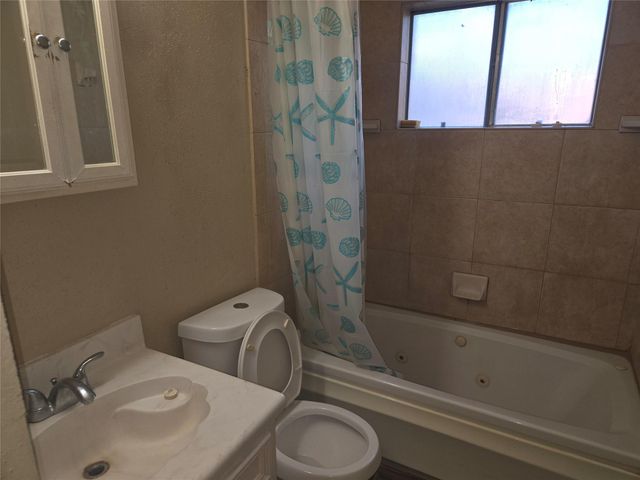 4814 Tidewater Drive, Houston, TX 77045