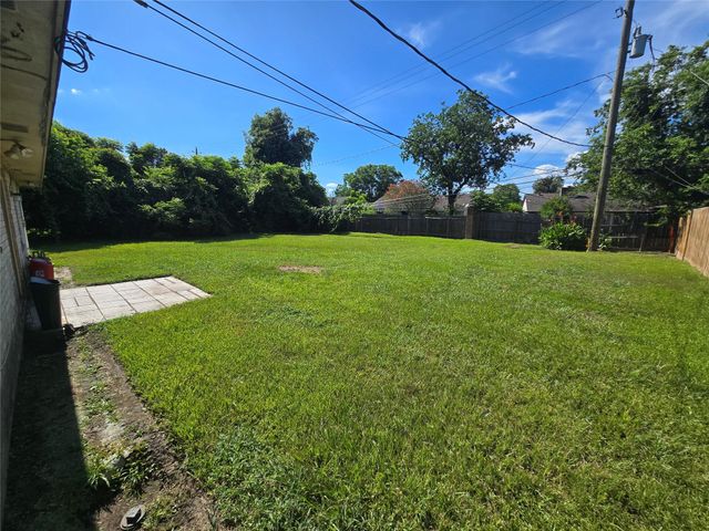 4814 Tidewater Drive, Houston, TX 77045